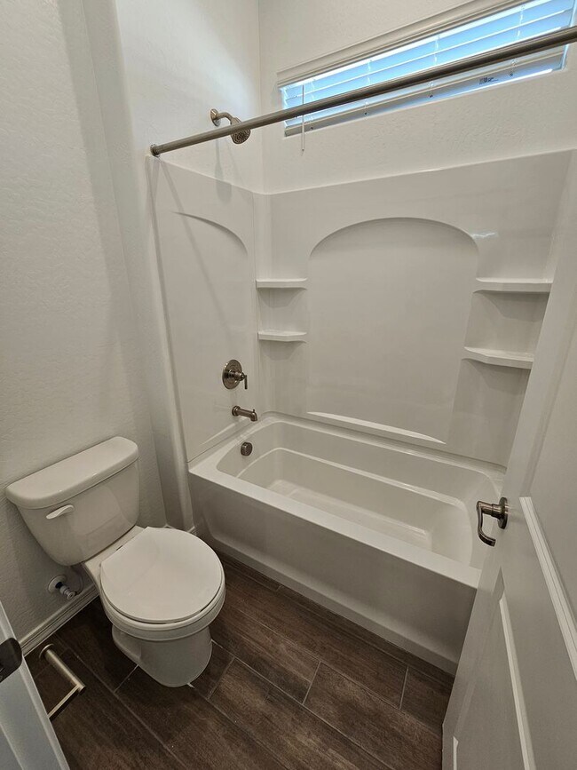 Building Photo - Wonderful new build with family fun amenities