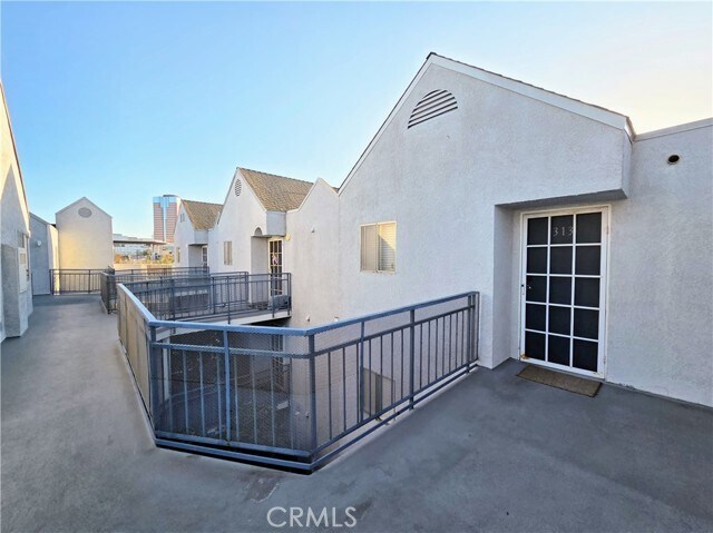 Building Photo - 505 W 5th St