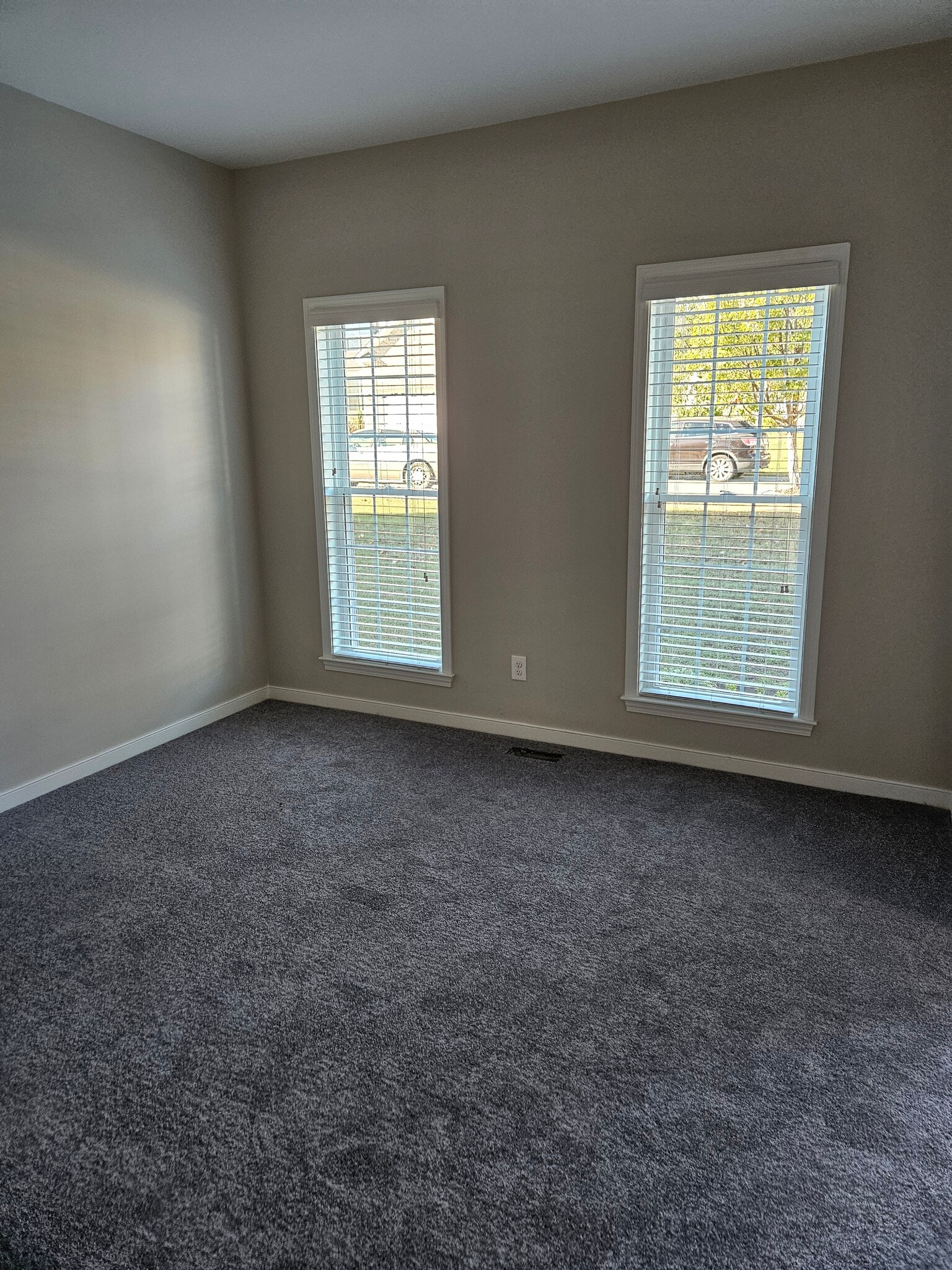 Den or office - 919 Middle Ground Ave