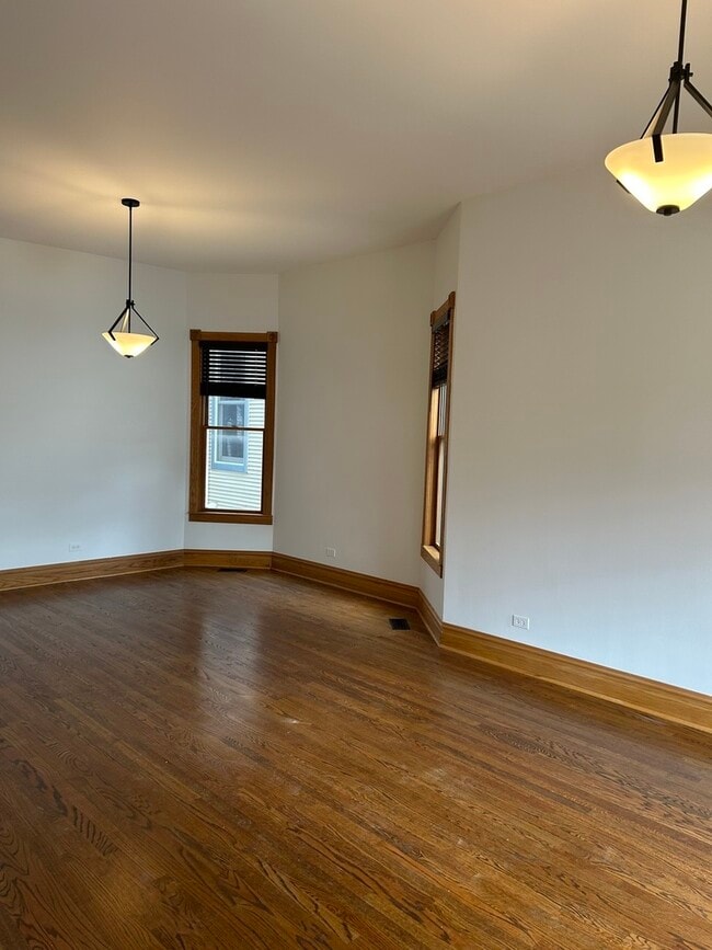 Building Photo - 1926 W Warner Ave