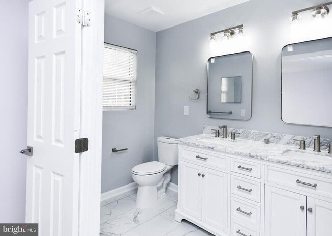 Building Photo - 915 Westlake Dr