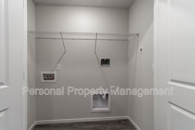 Building Photo - 242 N Layla Pl