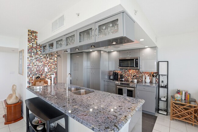 Building Photo - 6101 Pelican Bay Blvd