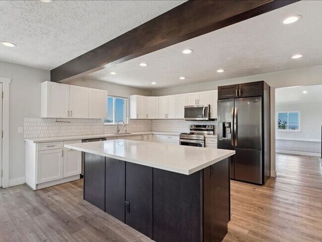Building Photo - North Salt Lake Amazing 6 bed 3.5 bath family home
