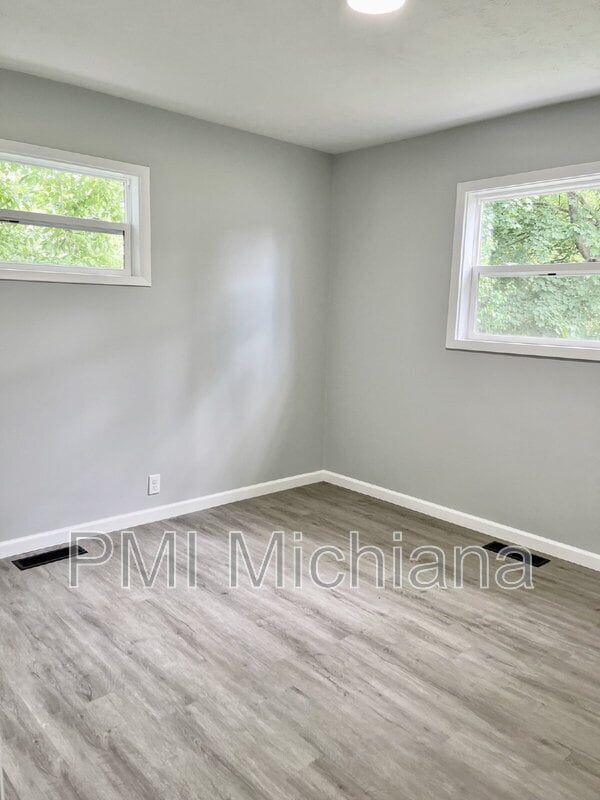 Building Photo - 3110 Voll Ln