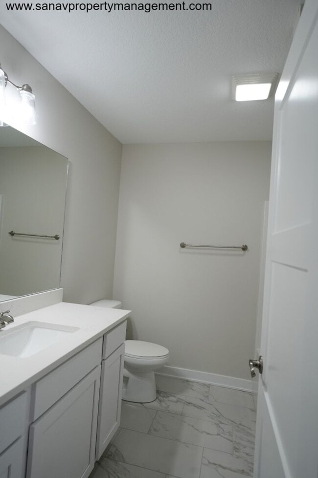 Building Photo - Family-Friendly Ranch Home with 3 Car Gara...