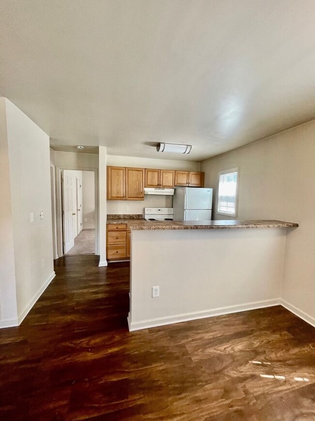 Building Photo - 1 Bedroom 1 Bath Duplex Cute and charming ...