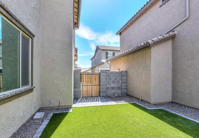 Building Photo - Spacious 2-Story, 3 Bedroom/2.5 Bath Home with 2 Car Garage! Community Pool and Playground!