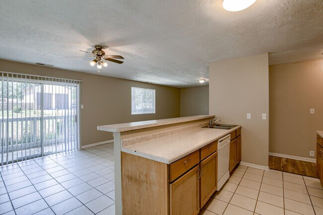 Building Photo - **$500 Move In Credit - SHORT TERM LEASE O...