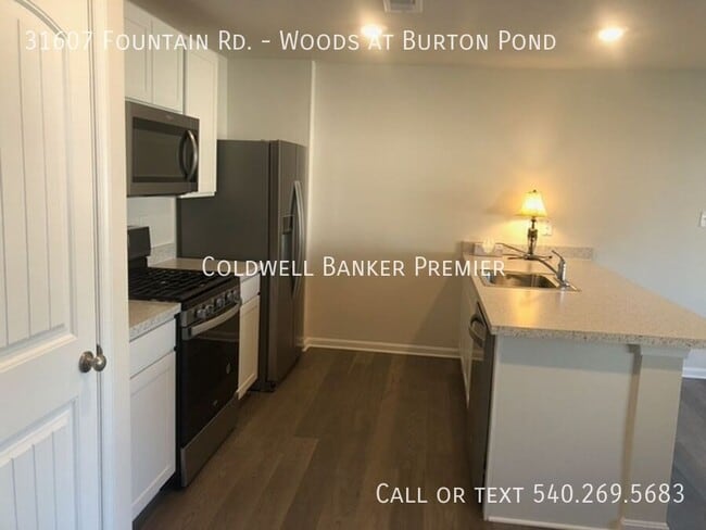 Building Photo - 31607 Fountain Rd
