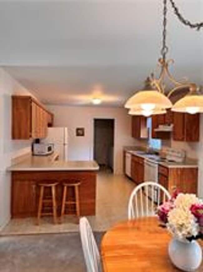 Building Photo - 3 Bed 2 Bath Rancher Style Home -Midlothian