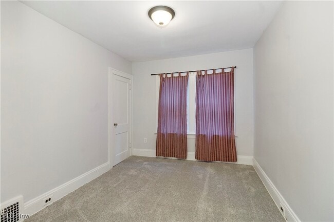 Building Photo - 2084 Wascana Ave
