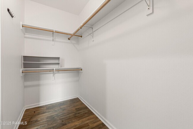 Building Photo - 307 Flanders Ridge Dr