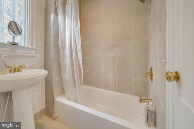 Building Photo - 726 3rd St NE