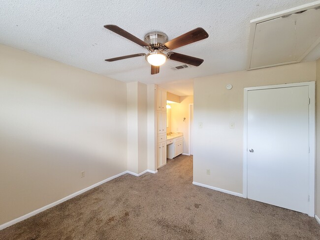 Building Photo - 2710 Quail Creek Dr