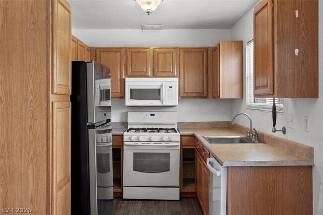 Building Photo - 245 Meyers Ave