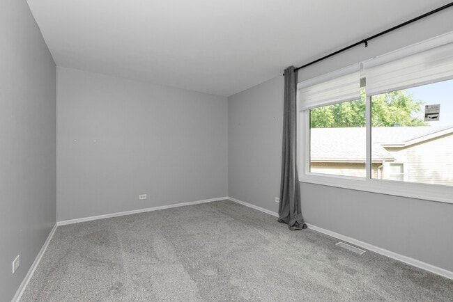 Building Photo - 225 Kedvale Ct