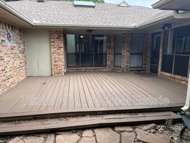 Building Photo - 741 Sparrow Ln