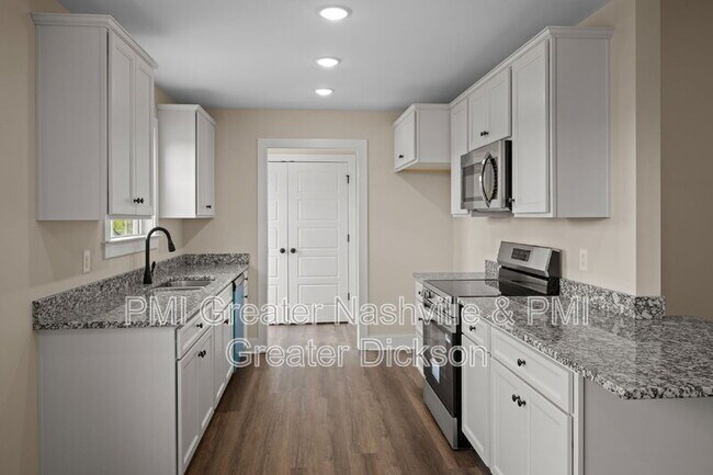 Building Photo - 3005 Longview Court