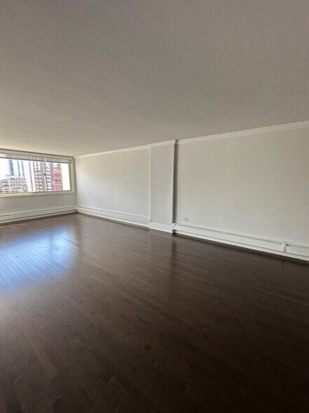 Building Photo - 1350 N Dearborn St