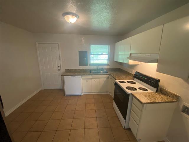 Building Photo - 2025 El Capitan Dr