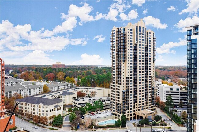 Building Photo - 3481 Lakeside Dr NE