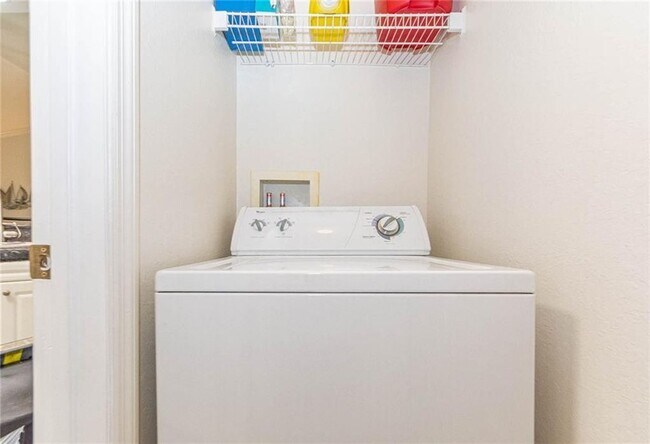 In-unit washer/dryer - 2352 57th Cir