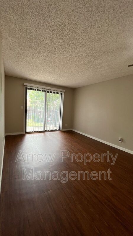Building Photo - 3405 Holdrege St