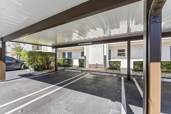 Building Photo - 2905 SW 22nd Ave