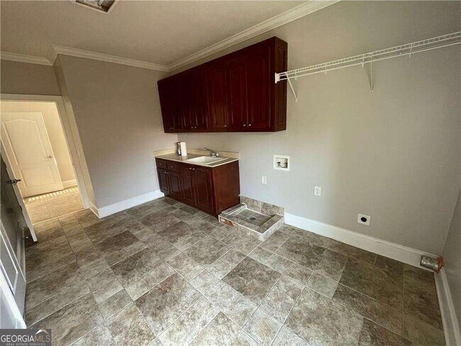 Building Photo - 8730 Sawgrass Way