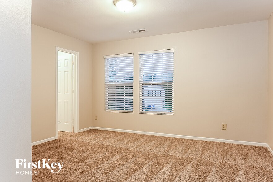 Building Photo - 1323 Perga Ct