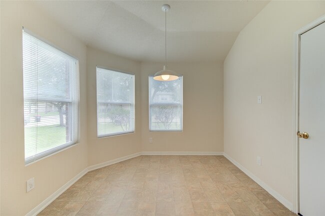 Building Photo - 3639 Barkers Crossing Ave