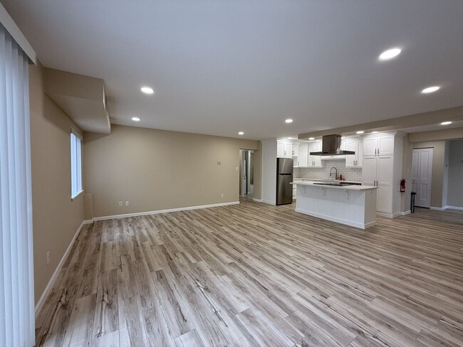 Building Photo - Remodeled 2-Bedroom!