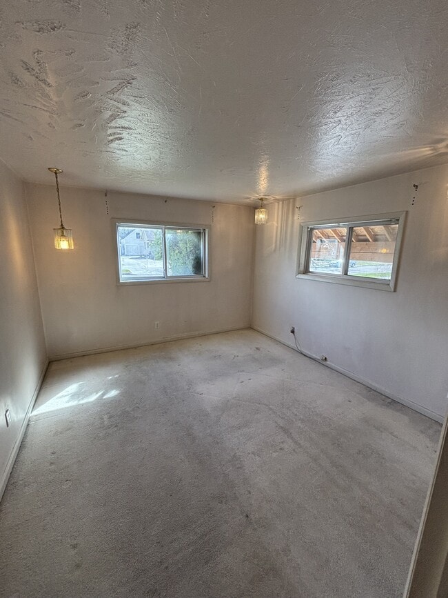 Building Photo - 187 E 5th St