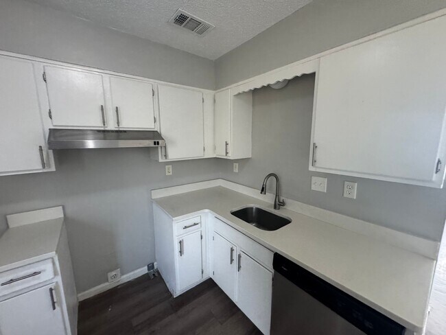 Building Photo - 3546 Christine Rd