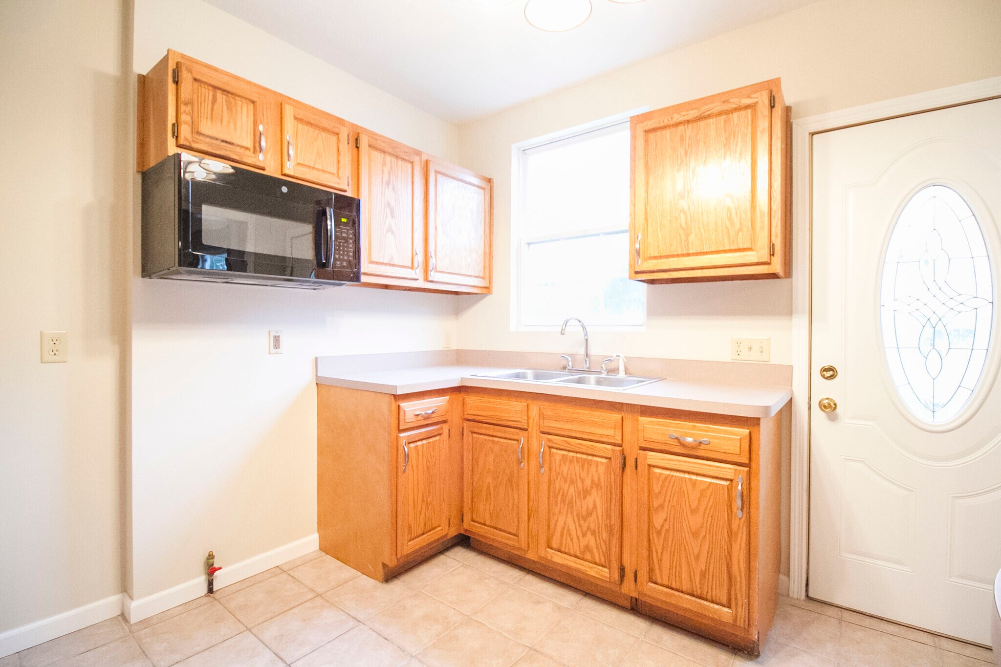 Building Photo - 4122 Fairview Dr