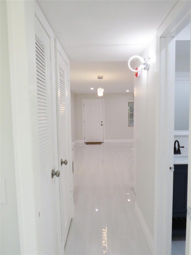 Building Photo - 343 Normandy Ln