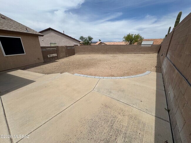 Building Photo - 7815 S Wild Primrose Ave