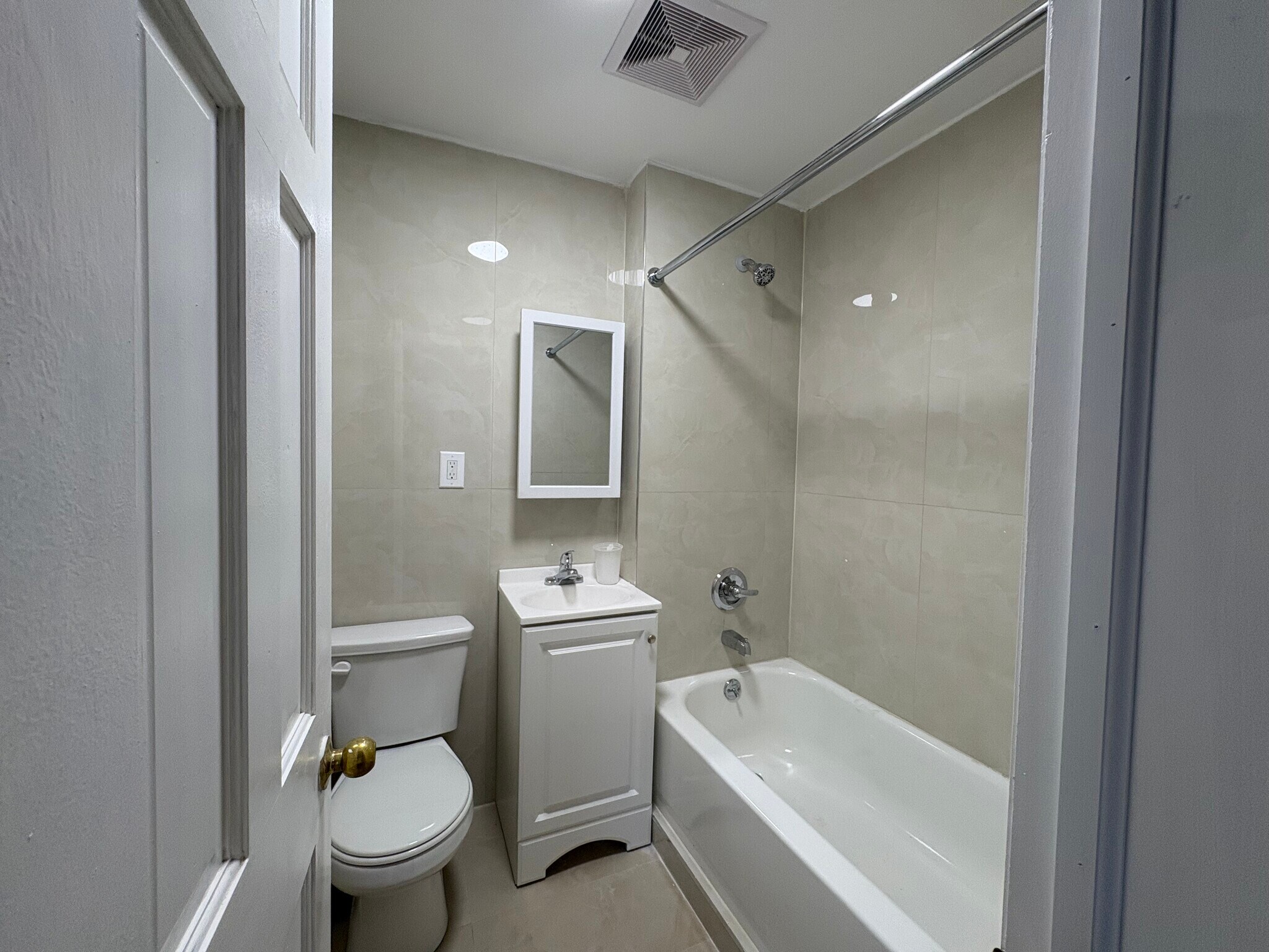 Bathroom 3 - 5414 94th St