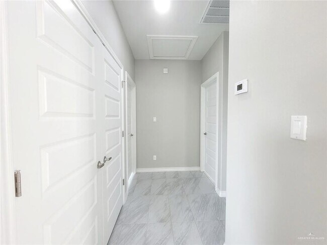 Building Photo - 1409 Alta Vista Dr