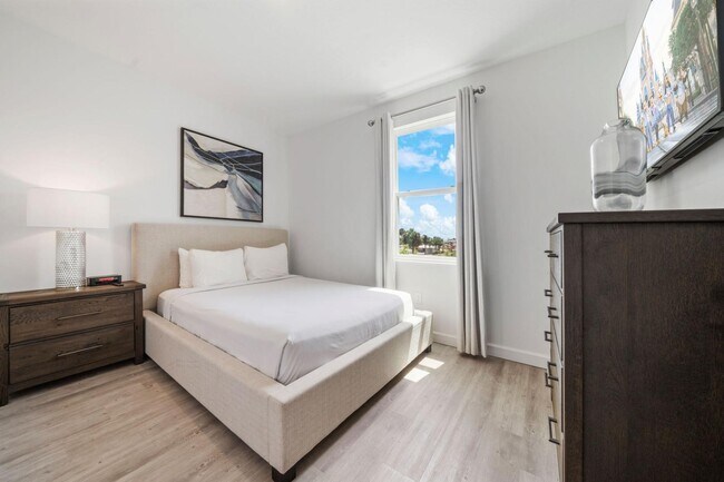 Building Photo - 384 Famagusta Dr