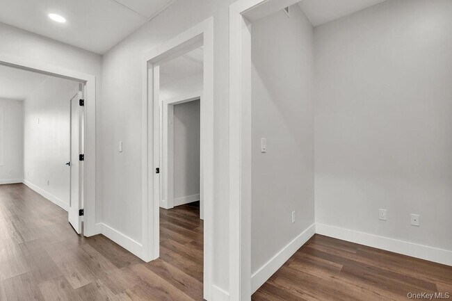 Building Photo - 185-191 Ashford Avenue Unit 12