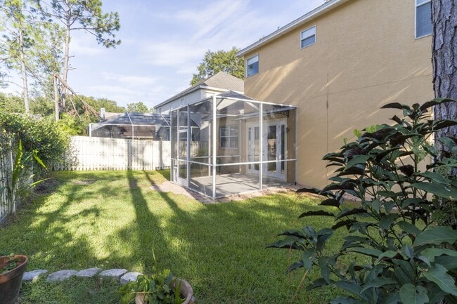 Building Photo - Beautiful 4/2 home Located on a tree lined street in the gate of country club community of the Hu...