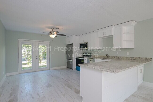 Building Photo - 1322 Miramar St