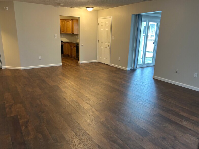 Building Photo - 149 Tulip Ln