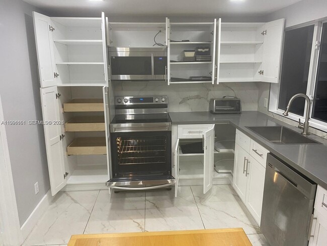 Building Photo - 2242 Polk St