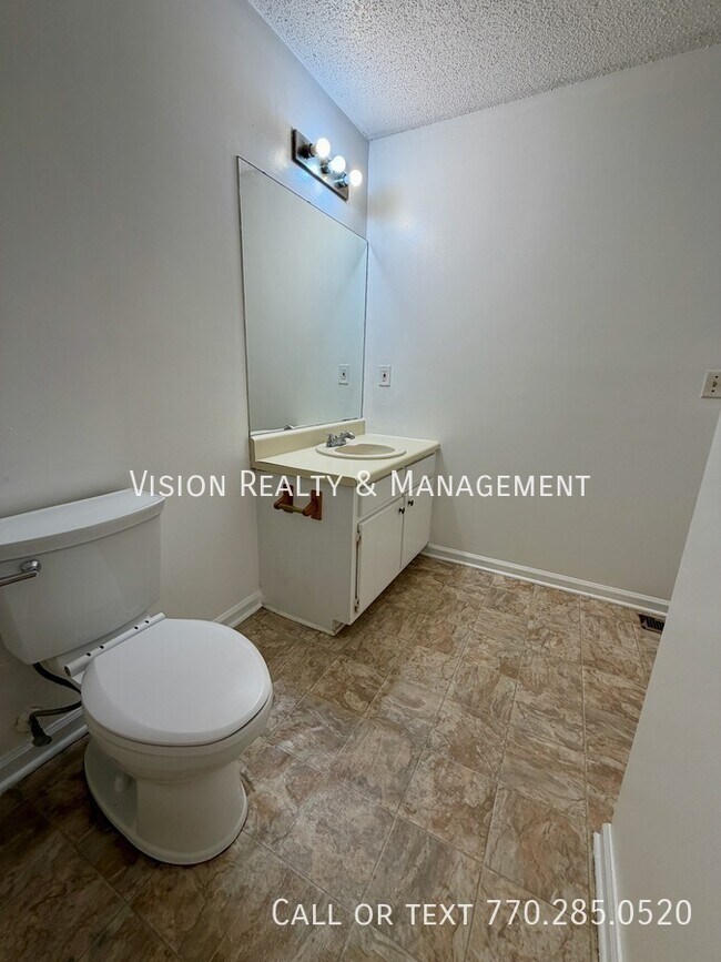 Building Photo - 130 Tyler Ln