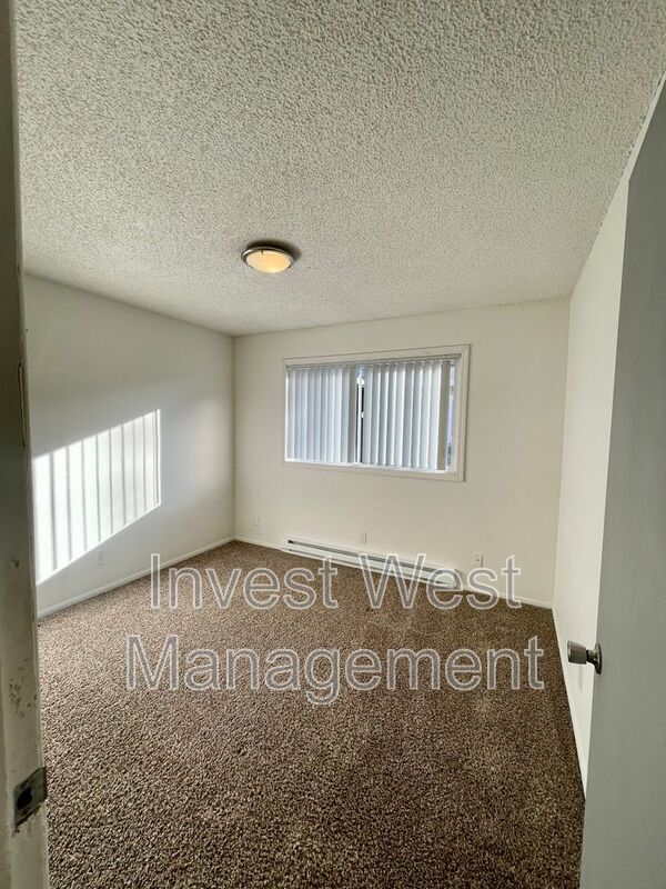 Building Photo - 1940-1933 33rd Ave