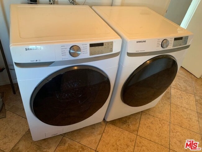 Building Photo - 7970 Blackburn Ave