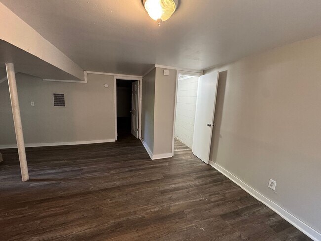 Building Photo - Far Eastside 4 Bedroom 2 Bath